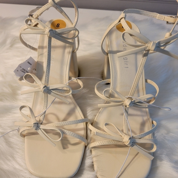Madden Girl Elegant Cream Strappy Sandals - Picture 1 of 6